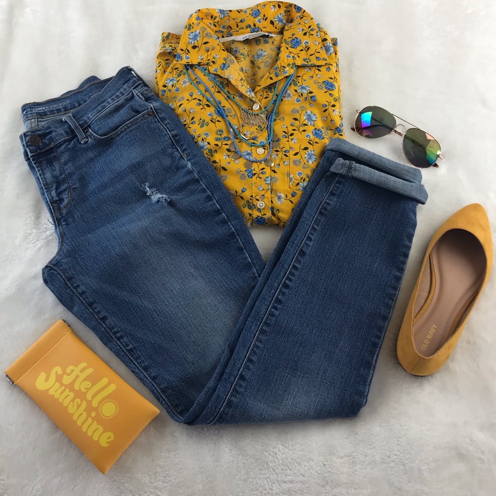 Old Navy size 4 distressed denim skinny jeans